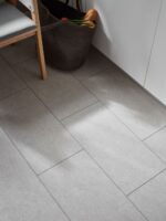 Parchet SPC VOX Rigio Concrete Light 6,5mm cu izolatie 22,9x122 - imagine 2
