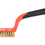 PERIE DE SÂRMĂ DIN ALAMĂ, 5 RÂNDURI, MÂNER DIN PLASTIC